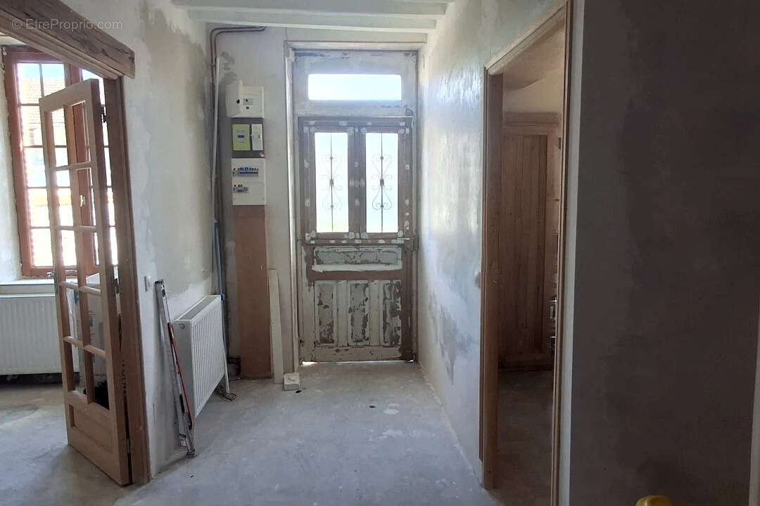 Maison à FLEURY-LA-VALLEE