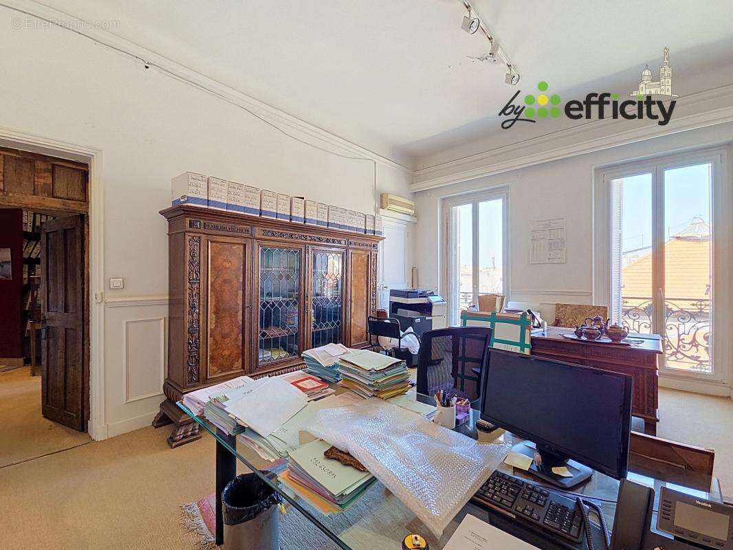 Commerce 131 m² à Marseille-1e  - photo 2