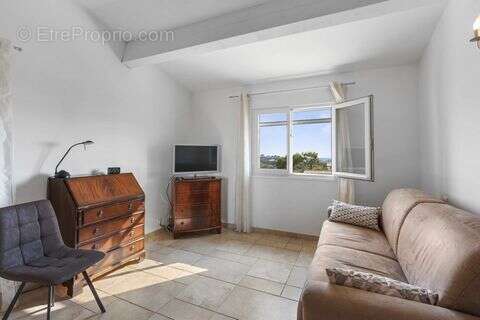 Maison à SAINT-LAURENT-DU-VAR