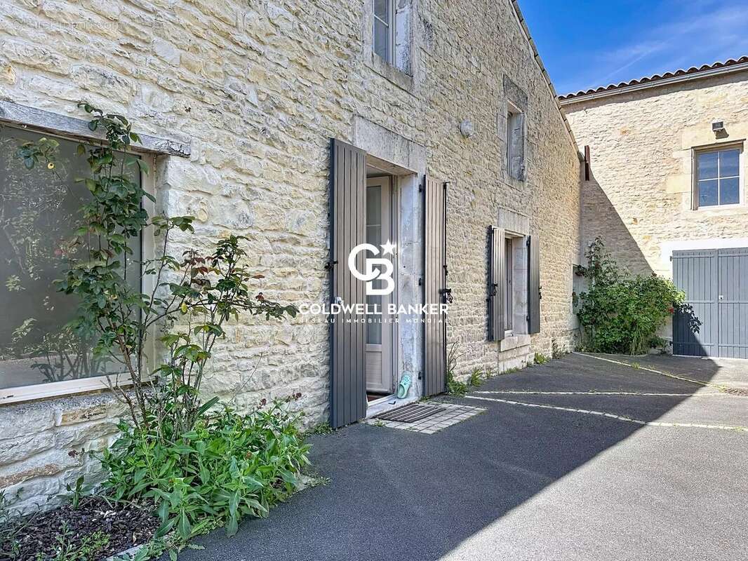 Maison à COURCON
