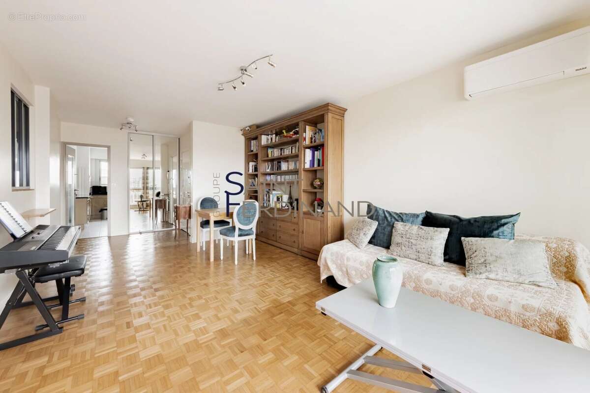 Appartement à PARIS-15E