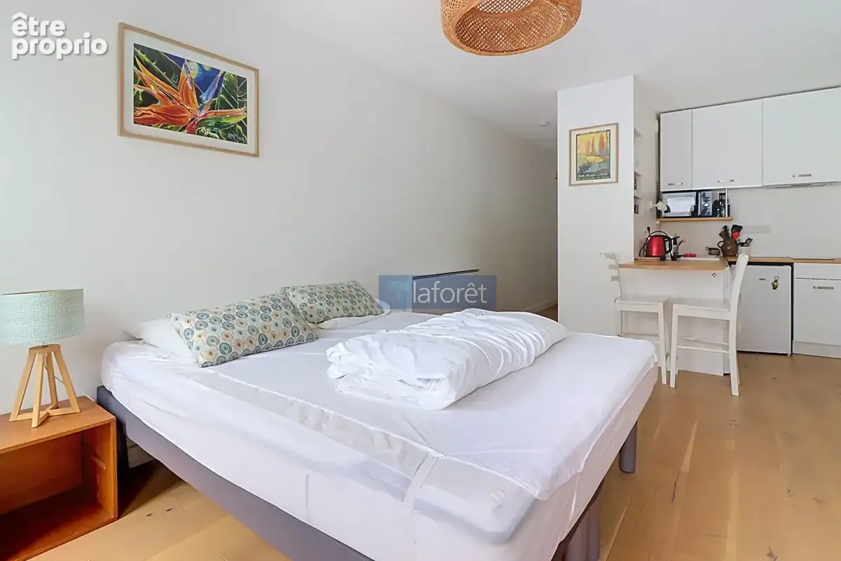 Appartement La Rochelle 1 pièce(s) 24 m2- HYPERCENTRE ? STUDIO 24 M²  DPE C - photo 2