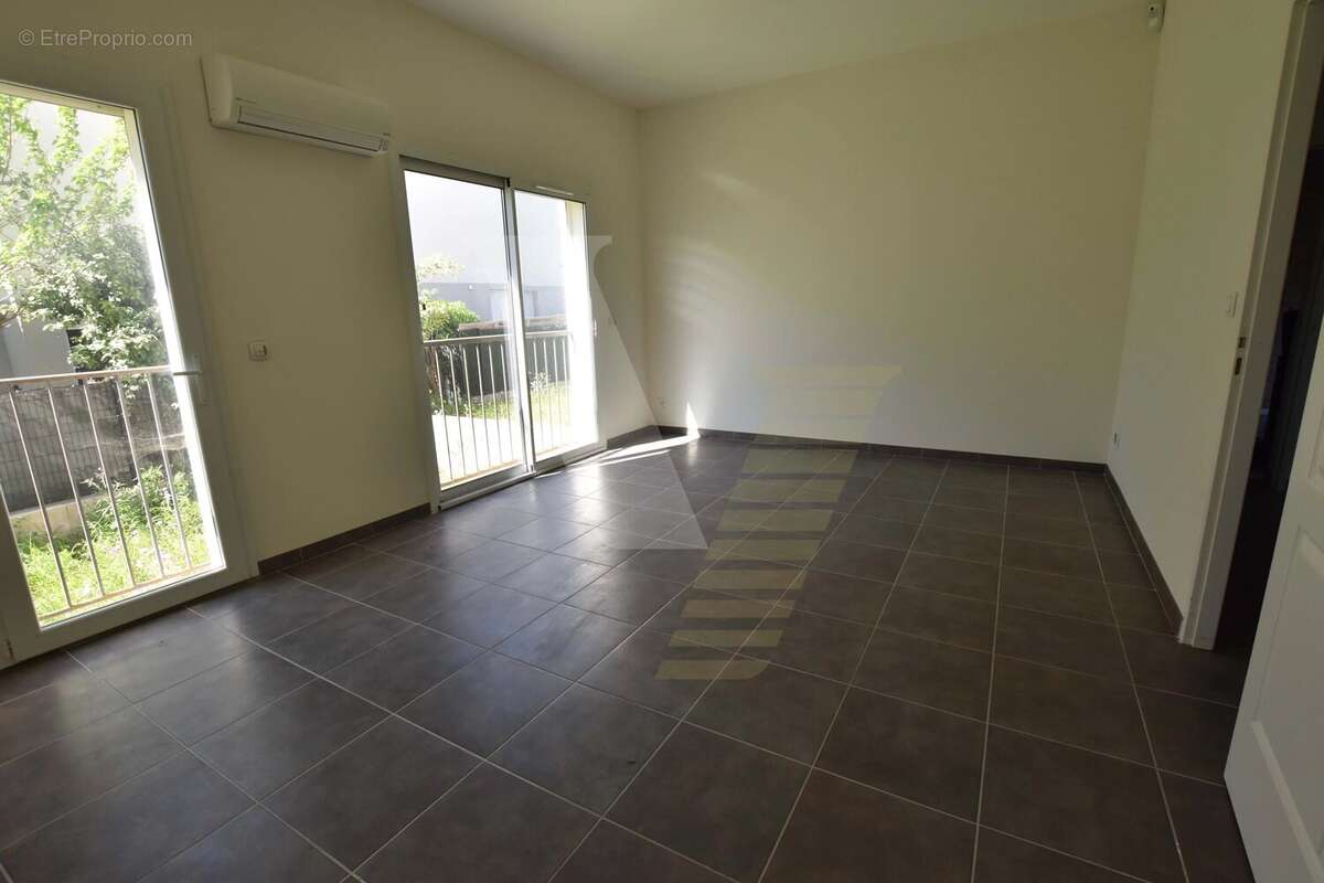 Appartement à VILLENEUVE-LES-BEZIERS