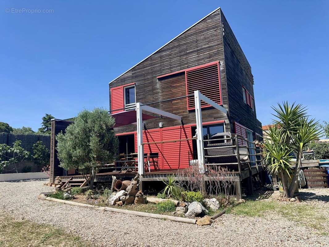 Maison à OPOUL-PERILLOS