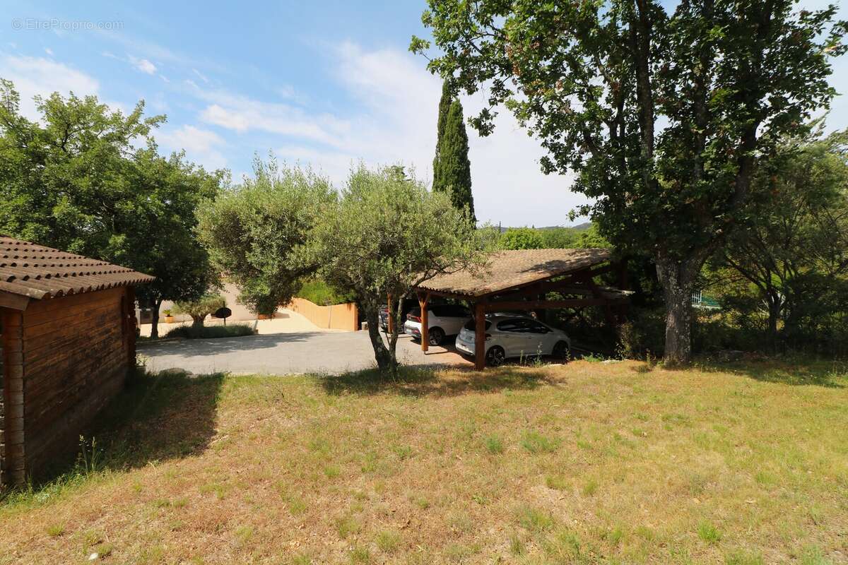 Maison à BAGNOLS-EN-FORET