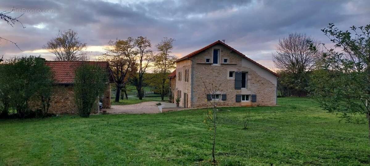 Maison à VILLEFRANCHE-DE-ROUERGUE