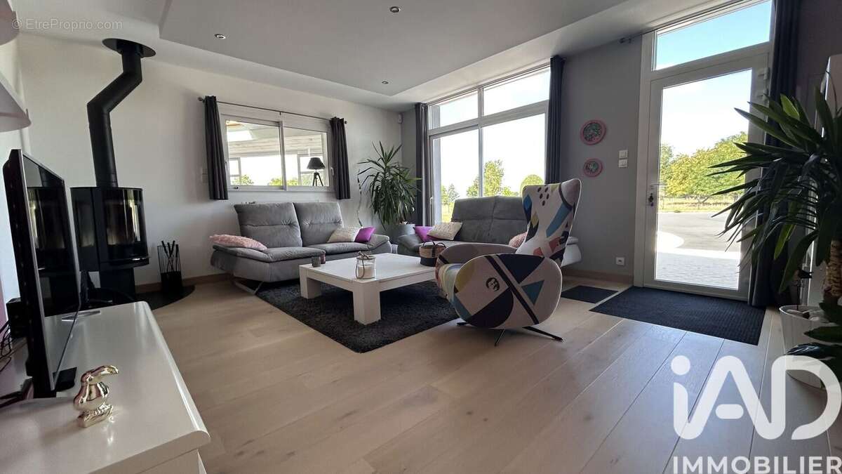 Photo 3 - Maison à SAINT-CLEMENT-DES-LEVEES