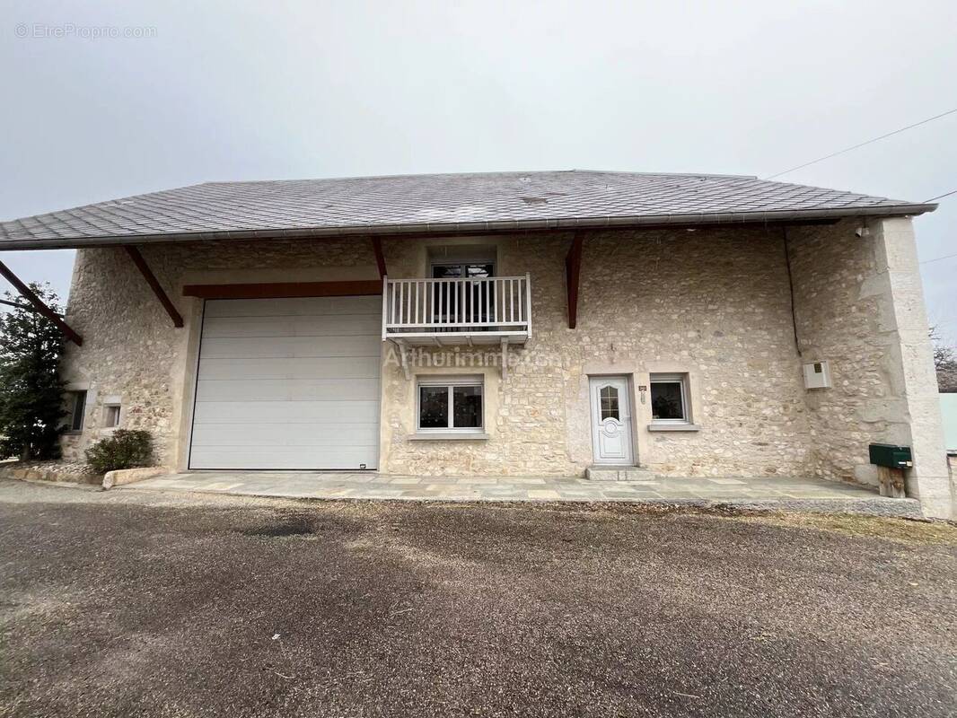 Maison à CHAMPAGNE-EN-VALROMEY