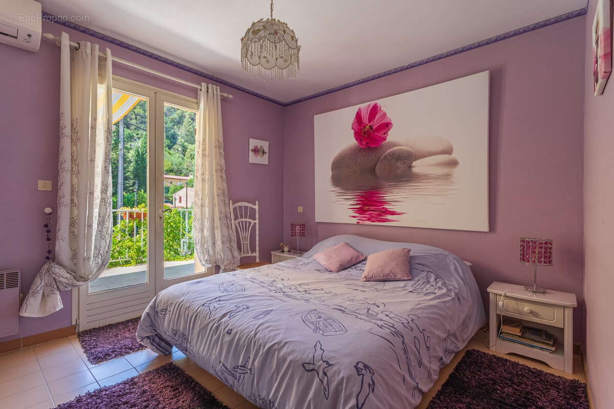 Maison à SOLLIES-TOUCAS