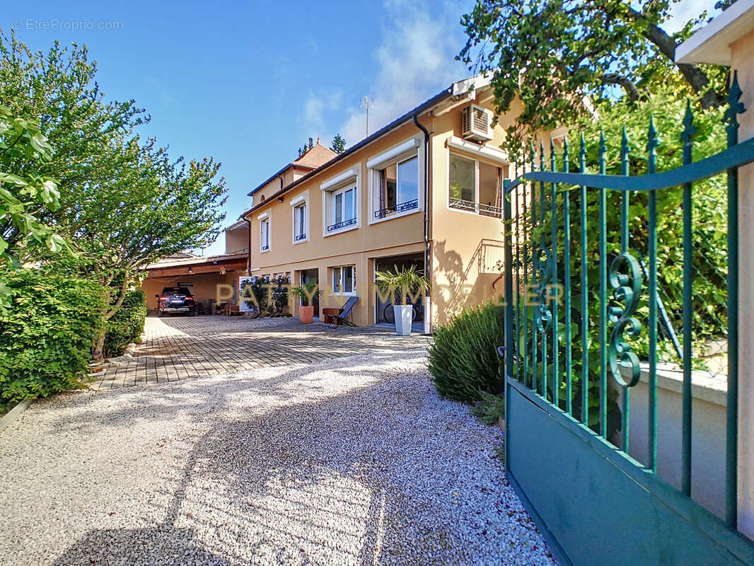 Maison à MONTMERLE-SUR-SAONE