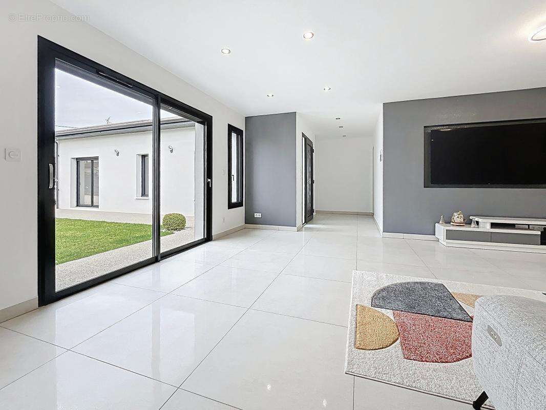 Maison à SAINT-PAUL-LES-ROMANS