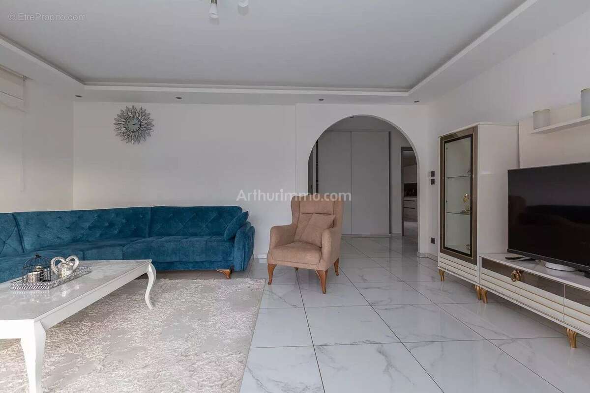 Maison à VEZERONCE-CURTIN