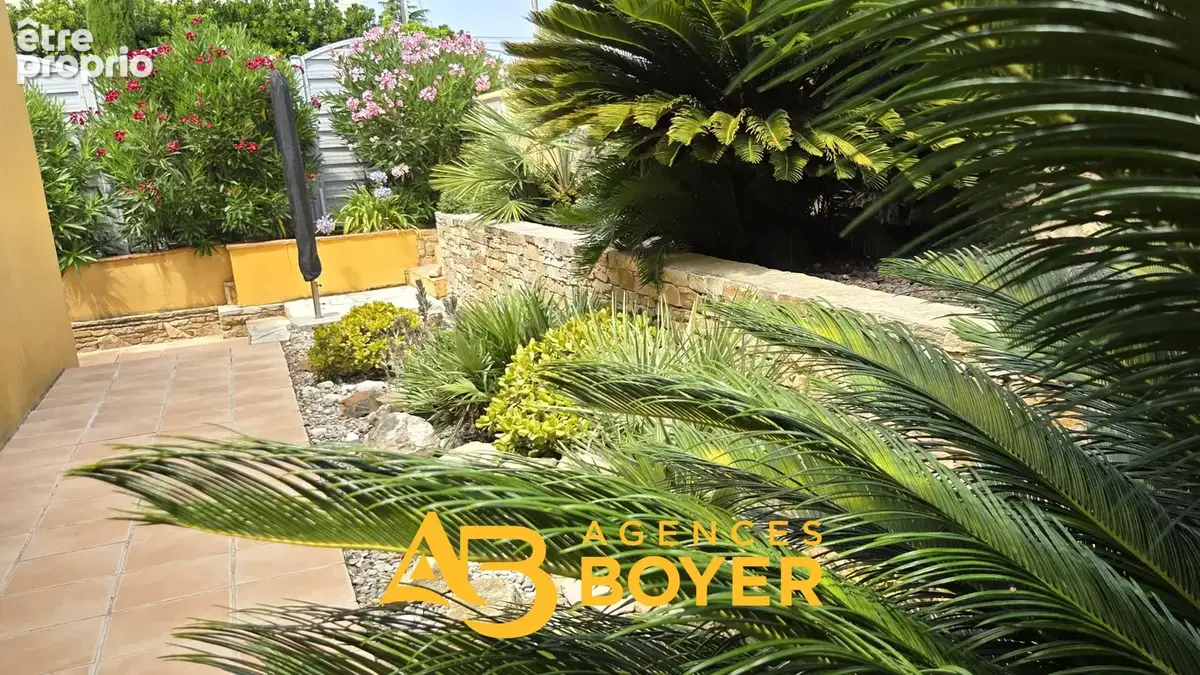 BANDOL - Comme une Maison à Deux Pas du Port : T3 Duplex avec Jardin Privatif et Stationnement - photo 11
