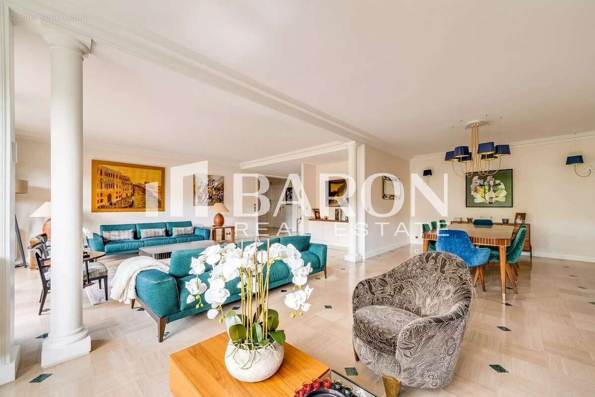 Appartement à NEUILLY-SUR-SEINE