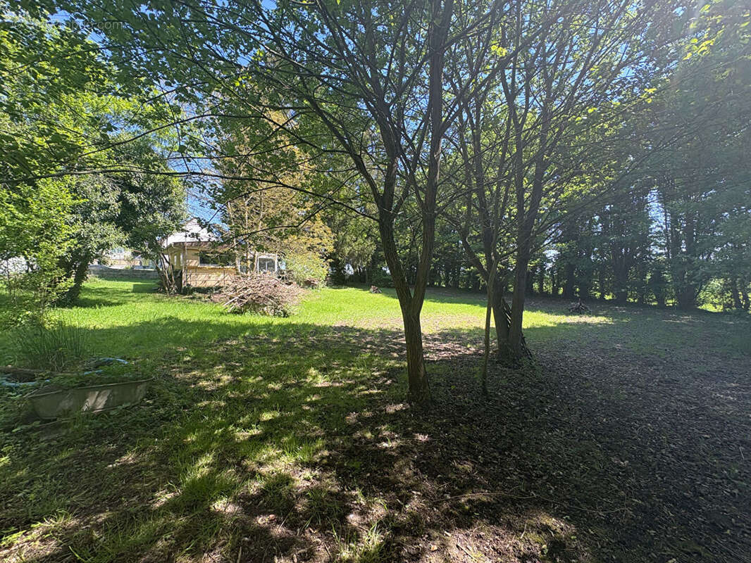 Terrain à PANCY-COURTECON