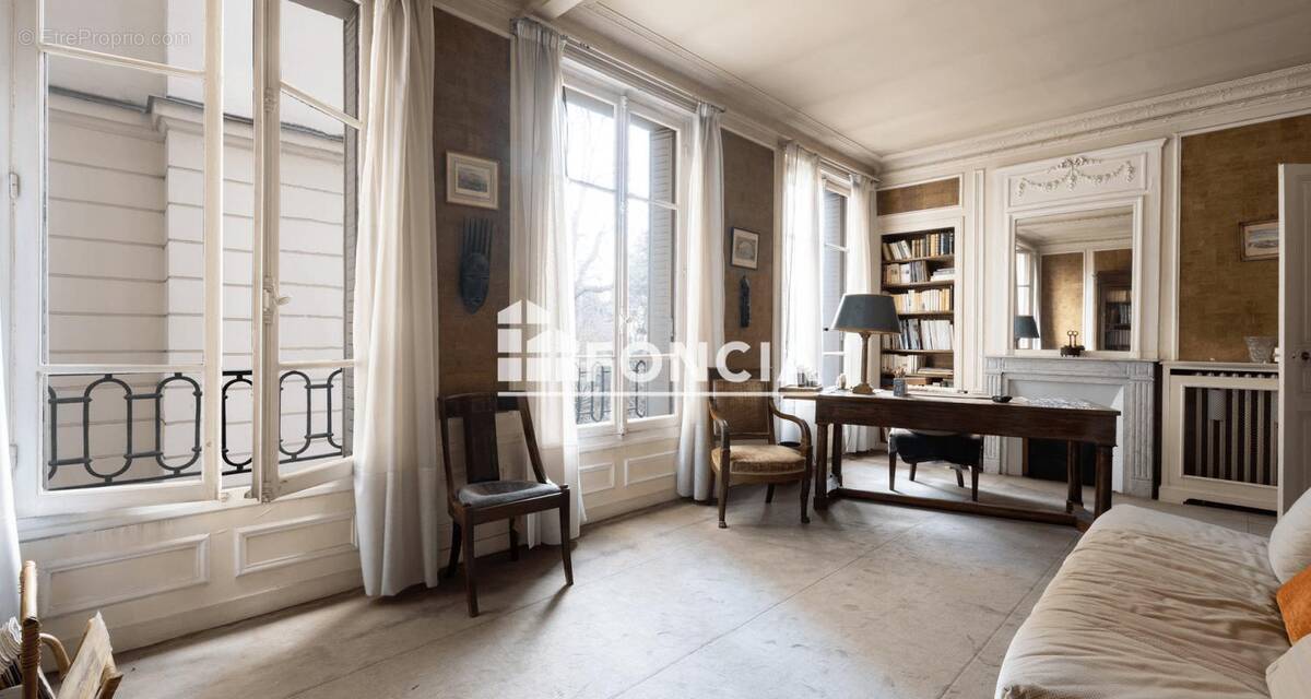 Appartement à PARIS-16E