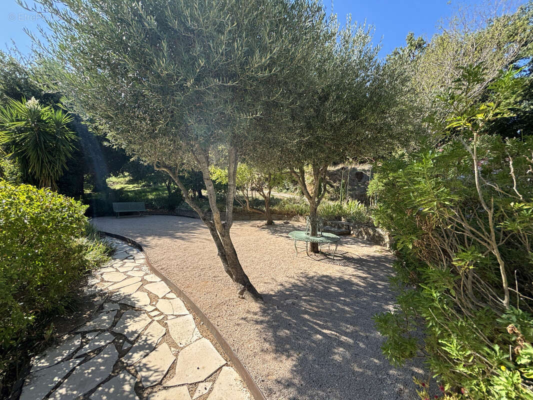 Maison à LA GARDE-FREINET