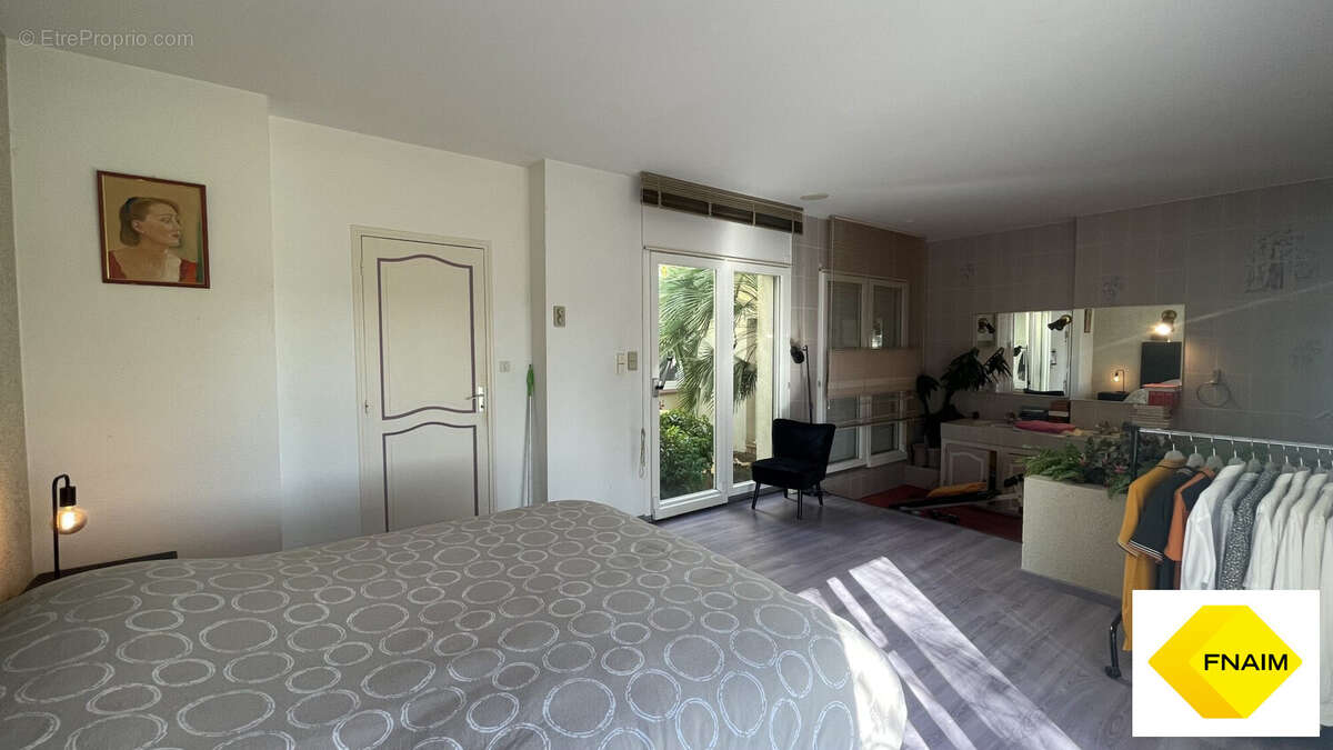 Maison 285 m² à Laroque-Timbaut  - photo 8