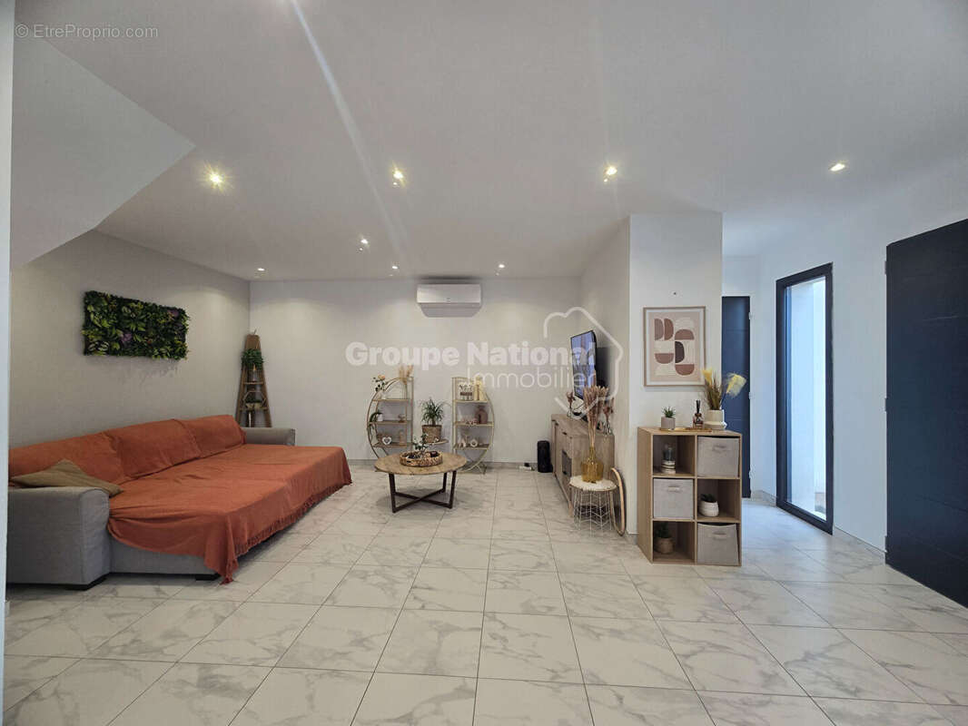 Maison à JONQUIERES-SAINT-VINCENT