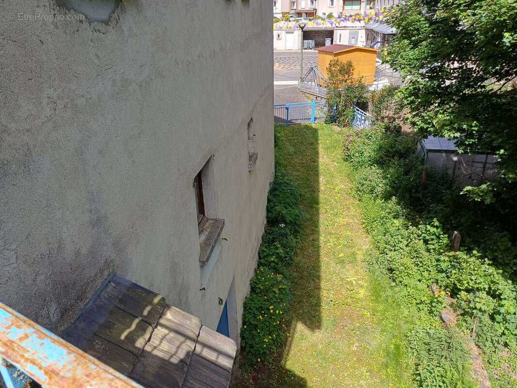 Maison de bourg avec terrain et grande terrasse - photo 10