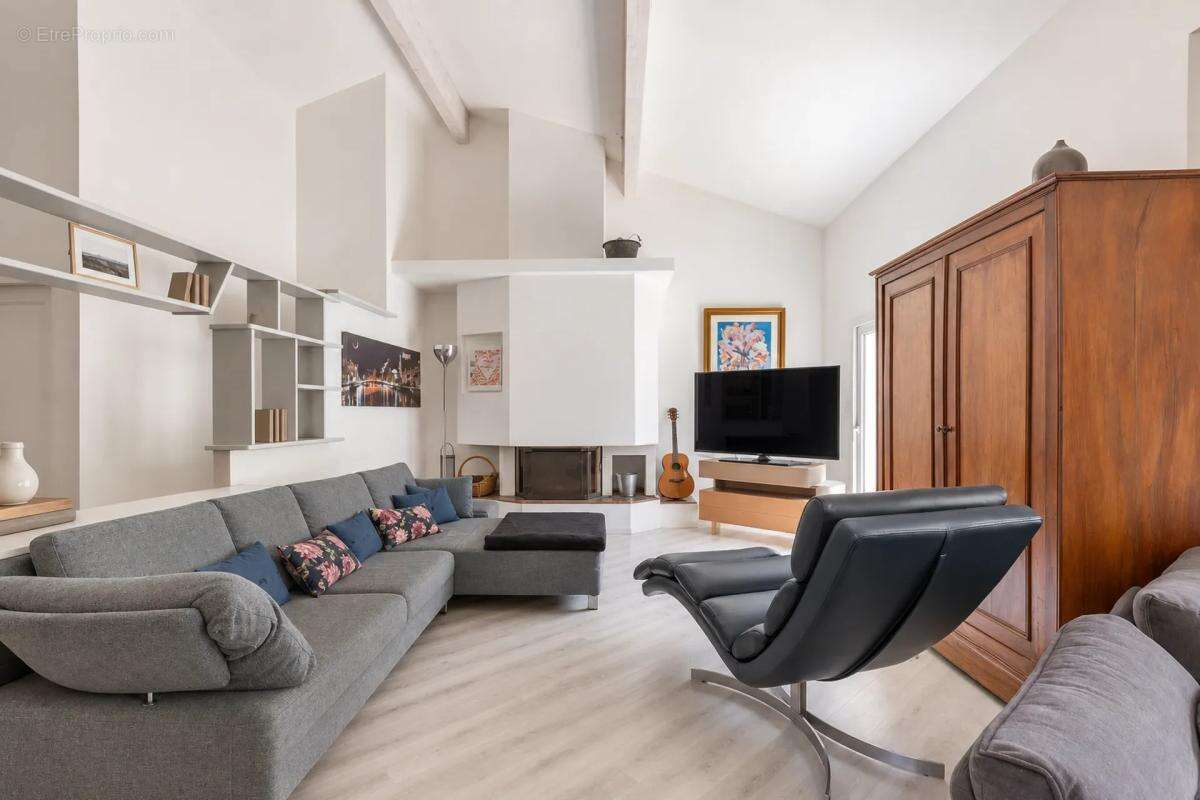 Maison de 8 pièces de 210 m² à Saint-Cyr-sur-le-Rhône - photo 15