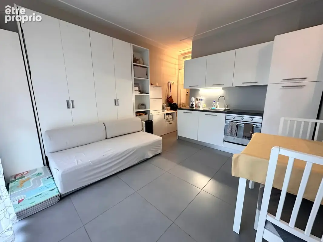 MENTON - Garavan. Idéal investissement, Beau studio rénové avec balcon dans une résidence en front de mer. - photo 5