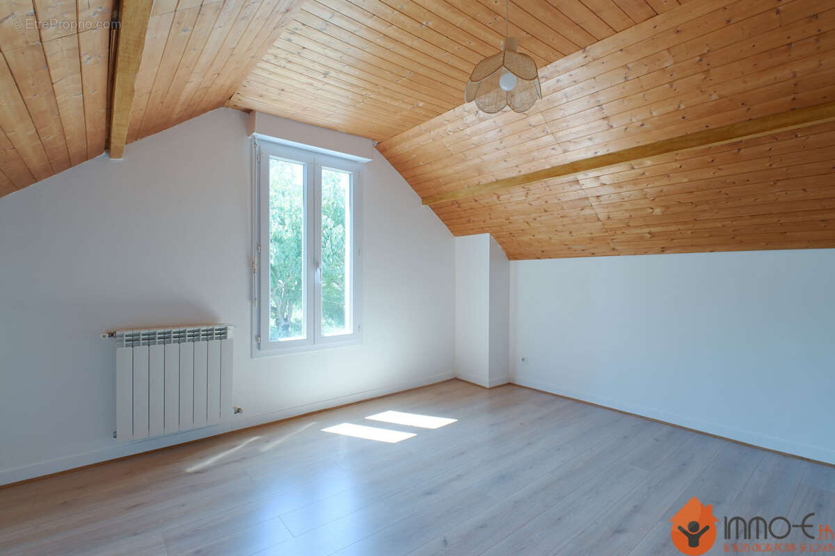 Maison à CONDE-SAINTE-LIBIAIRE