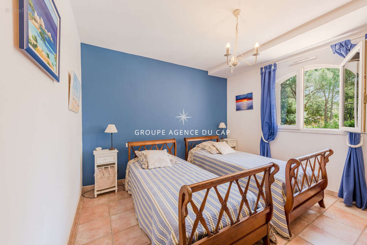 Valescure proche commerces et golfs villa 5 pieces avec piscine - photo 14