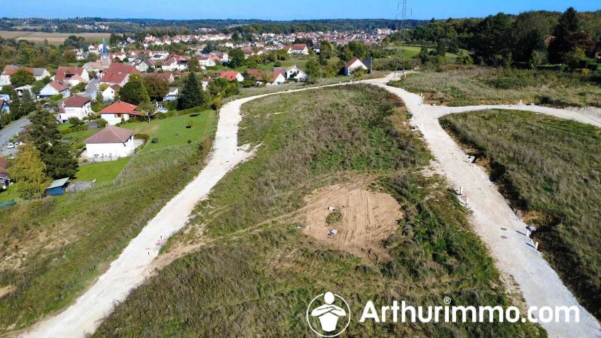 Terrain à FESCHES-LE-CHATEL