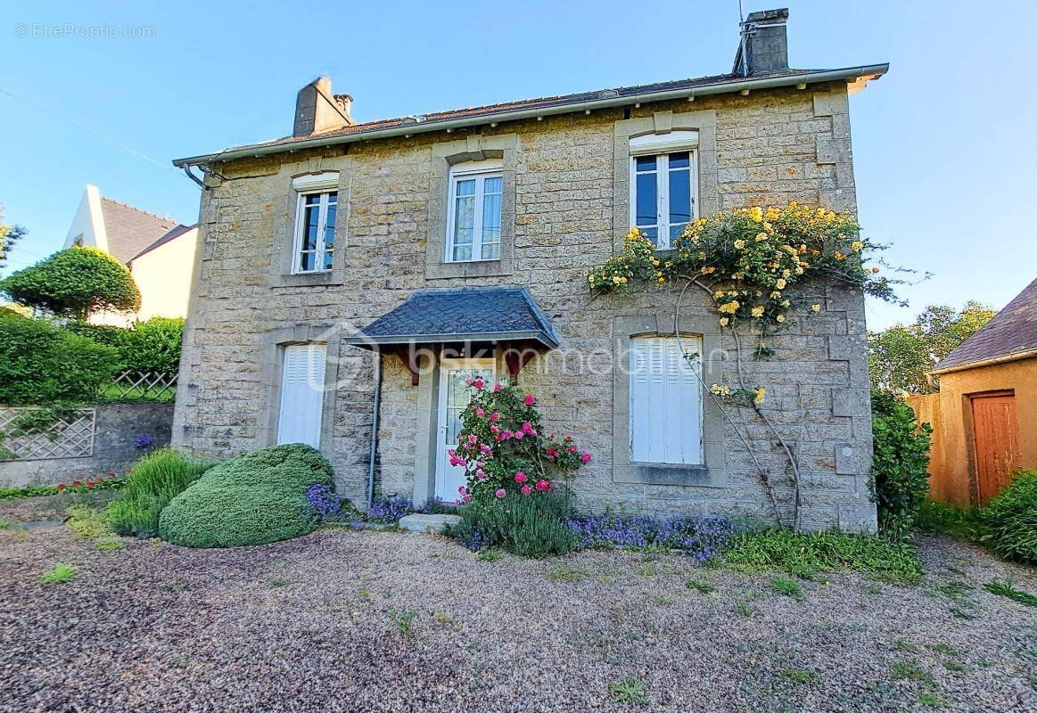 Maison à HUELGOAT