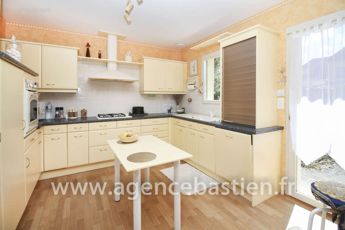 Maison à SAINT-GENIS-POUILLY