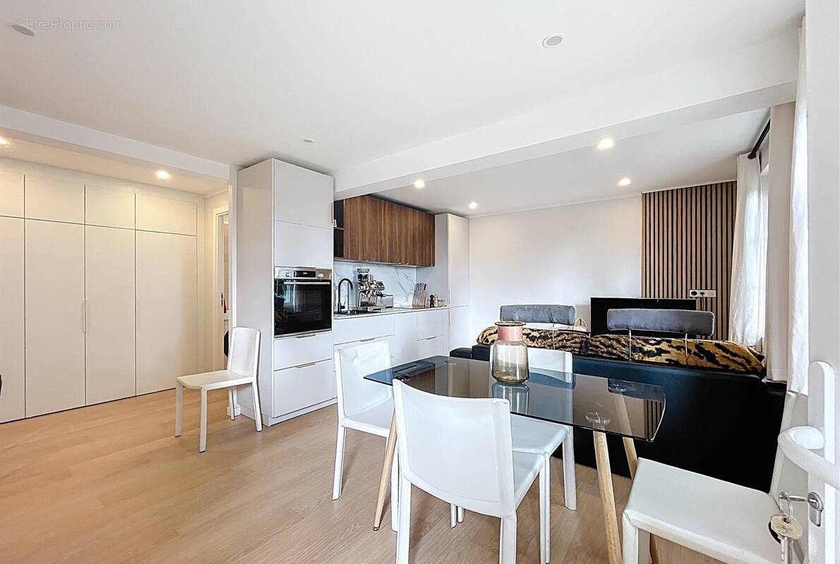 Appartement à SAINT-LAURENT-DU-VAR