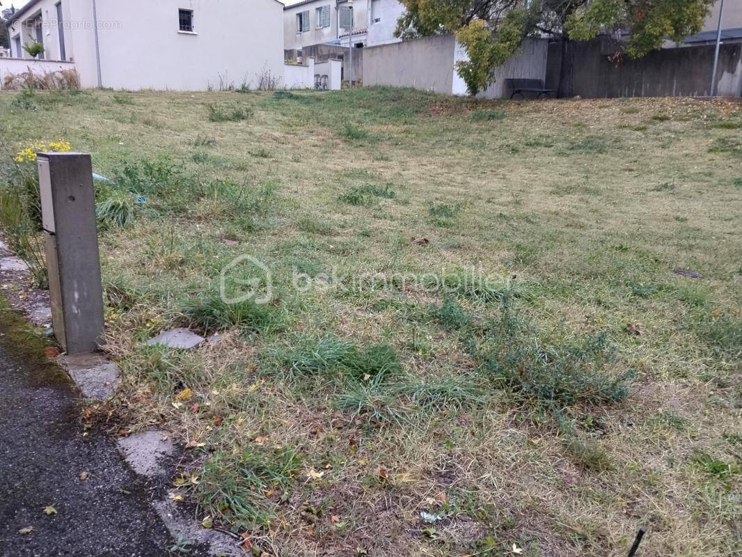 Terrain à MONTOLIEU