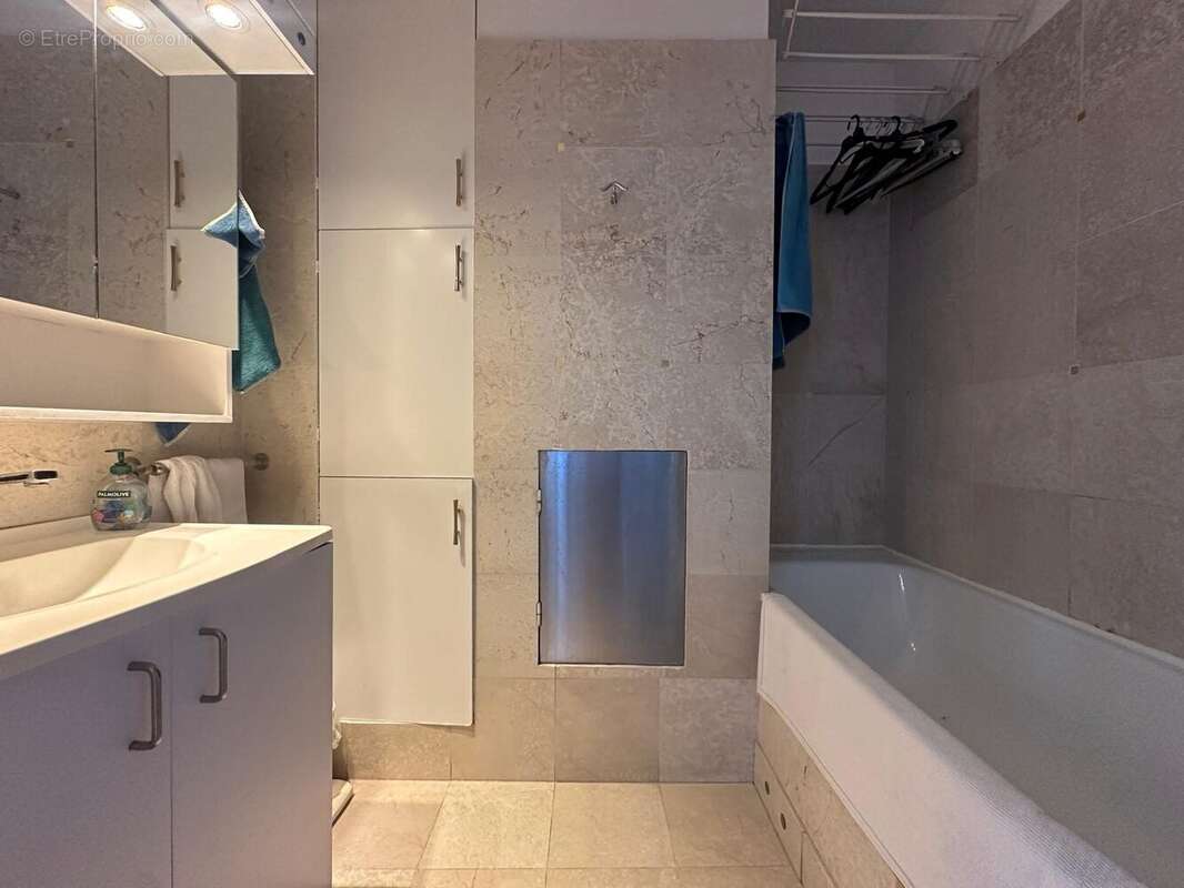 salle de bains - Appartement à PARIS-13E