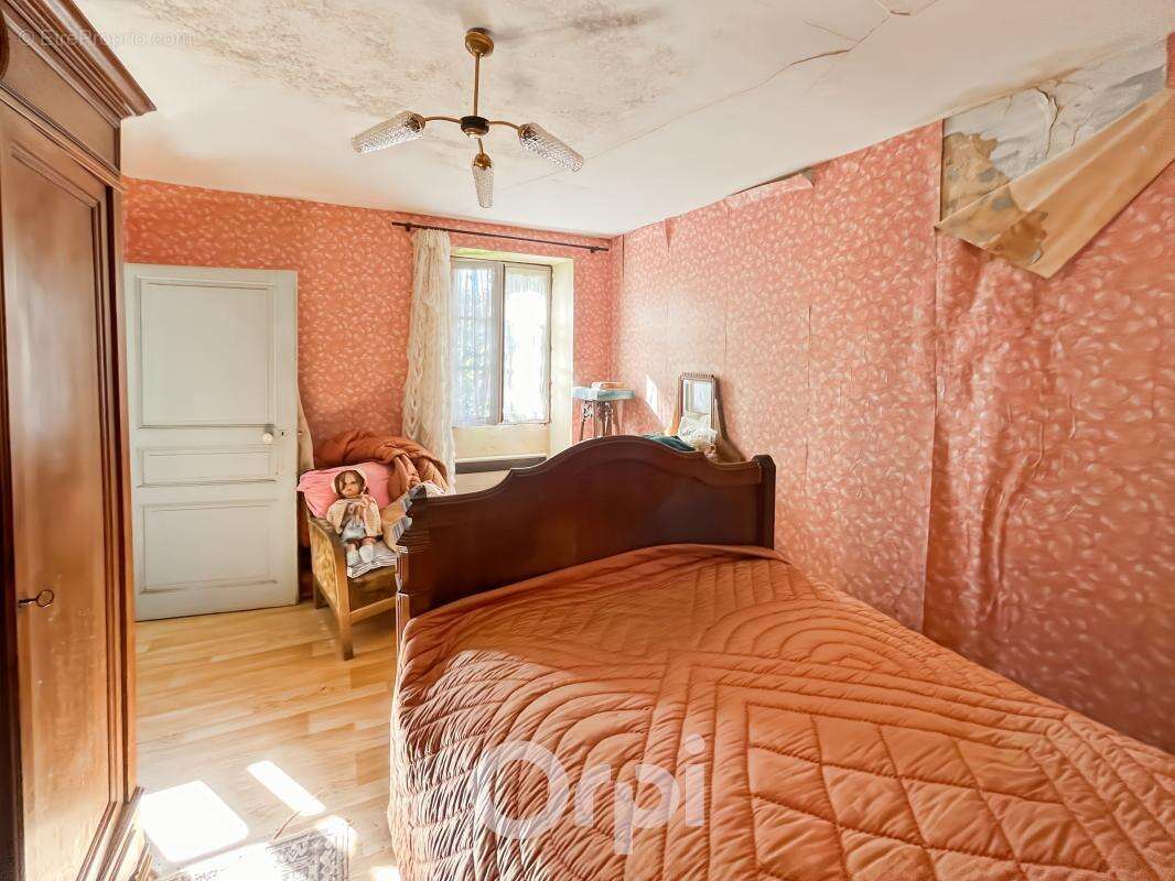 Maison à SAINT-LAURENT-LES-EGLISES