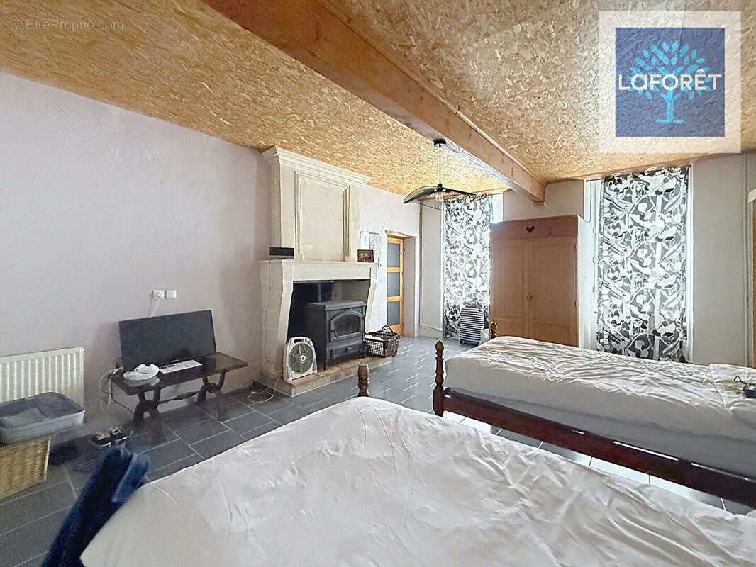 Authentique longère familiale avec vaste terrain arboré de plus de 7 000 m² - photo 7