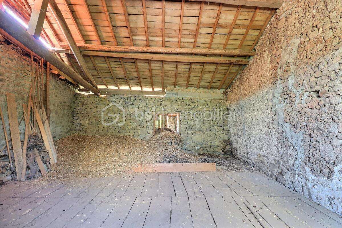 Maison à CELLES-SUR-DUROLLE