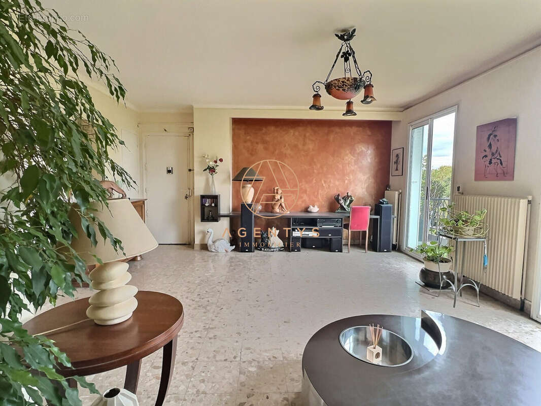 Appartement à SAINT-MAUR-DES-FOSSES