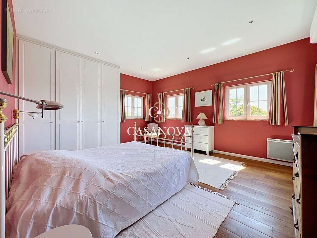Maison de caractère de 255 m² avec piscine et 7 chambres à 20 minutes de Pézenas - photo 10