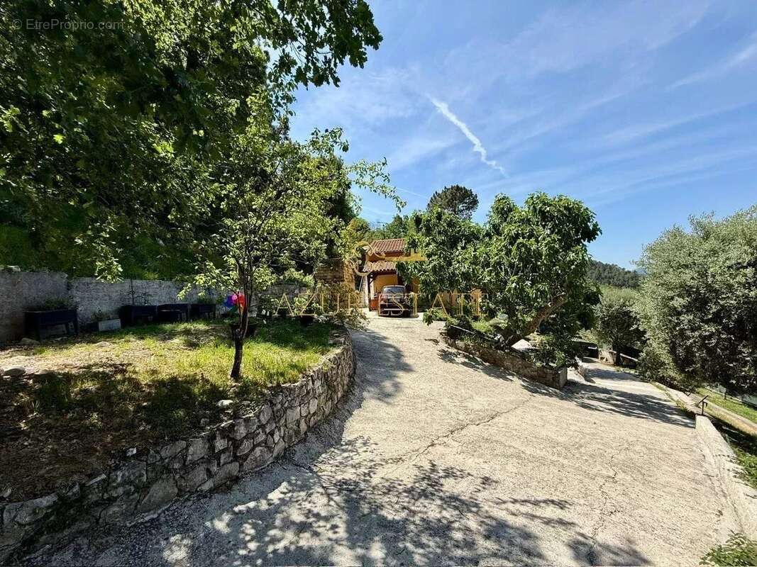 Maison à PEILLE