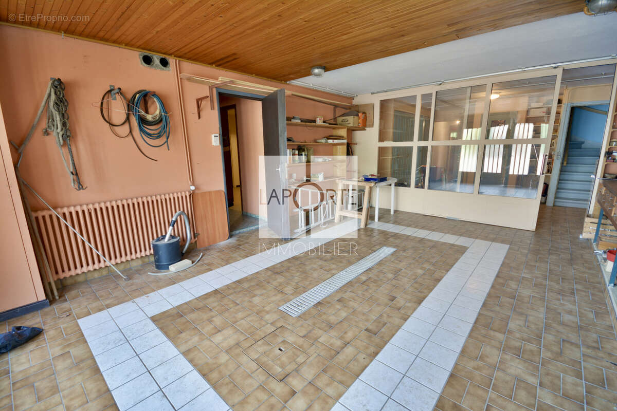 Sur les hauteurs d'Annecy-le-Vieux, Une propriété aux volumes généreux et au potentiel remarquable - photo 10