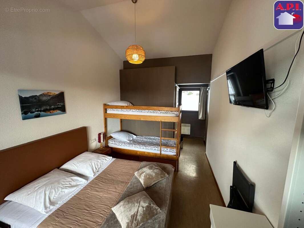 Commerce à VILLENEUVE-D&#039;OLMES