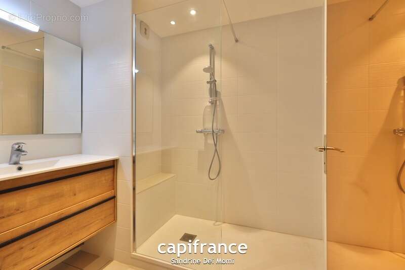 Appartement à SAINT-GENIS-LES-OLLIERES