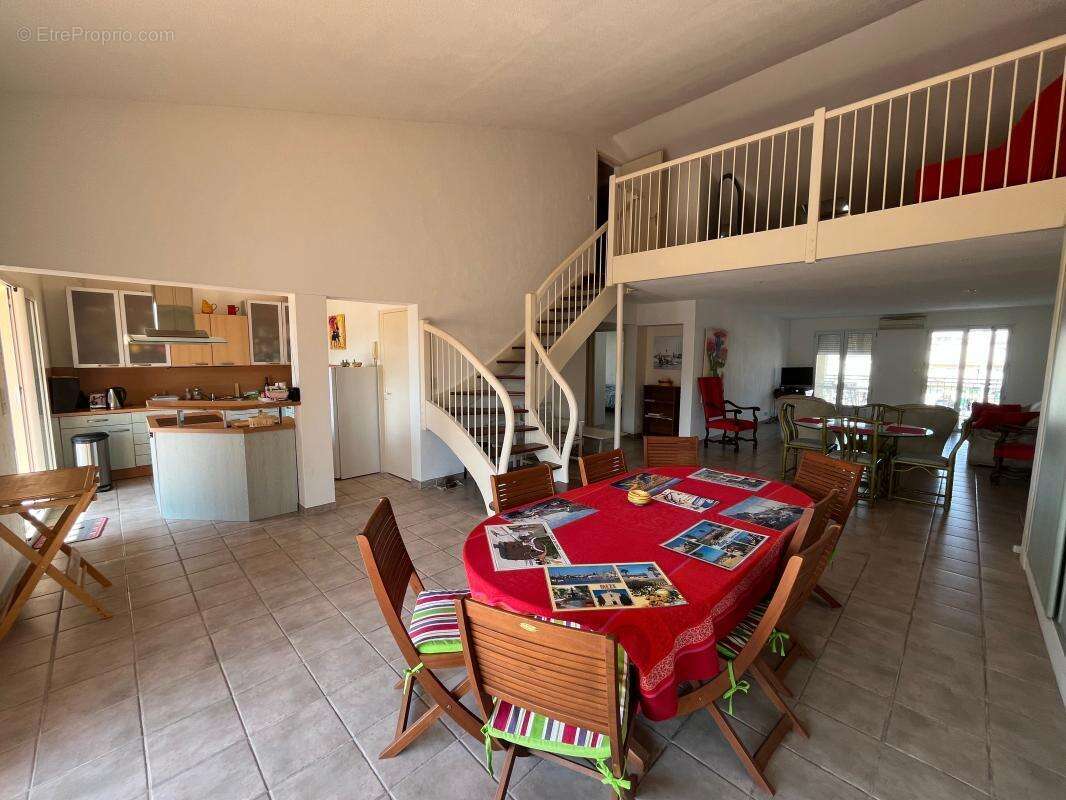 Meze, Appartement avec exceptionnel et rarissime emplacement sur le port - photo 2