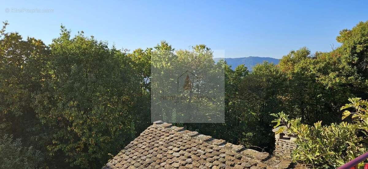 Maison à LE COLLET-DE-DEZE