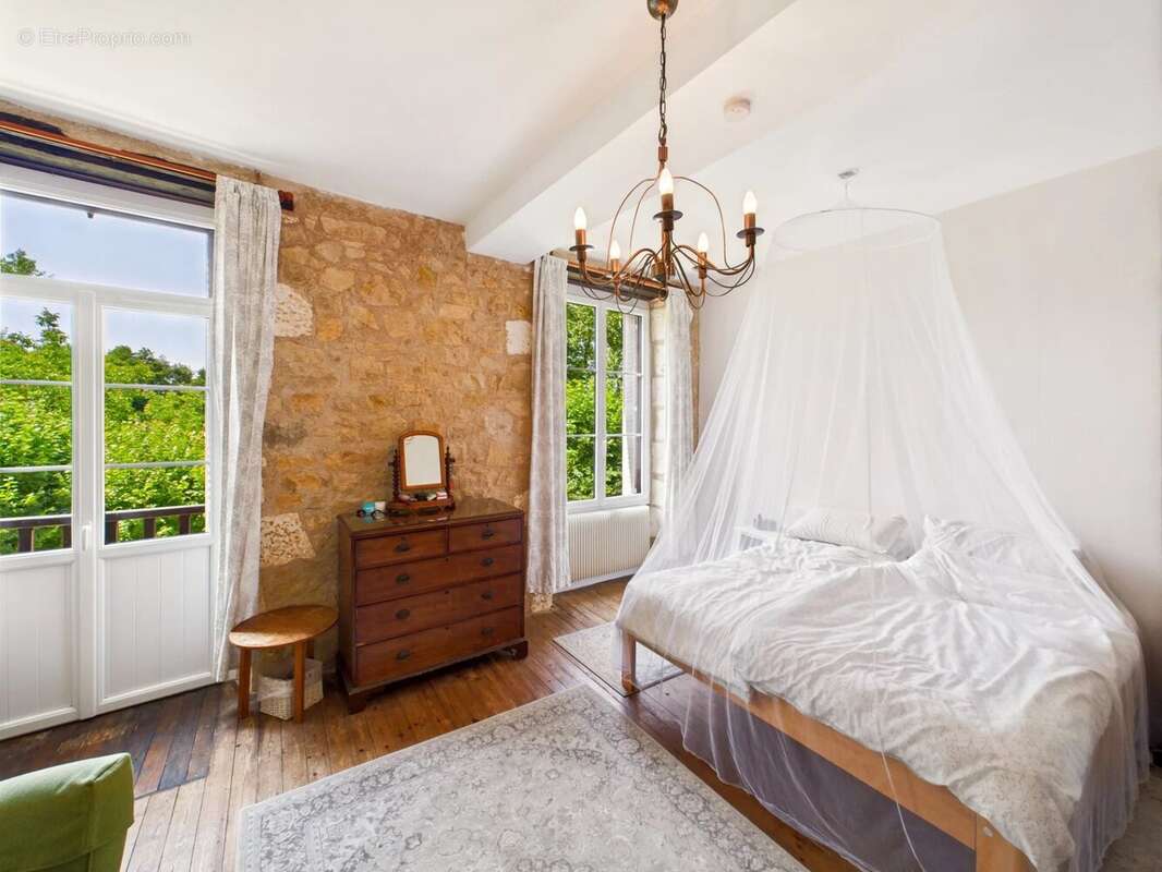 Maison à SAINT-MEDARD-D&#039;EXCIDEUIL