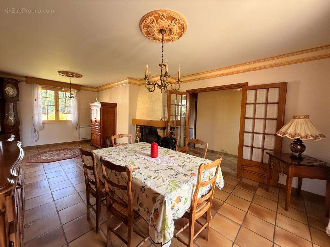EN EXCLUSIVITE ! Pavillon de 114m², sur sous sol,  terrain de 956m2 169 900 € - photo 5