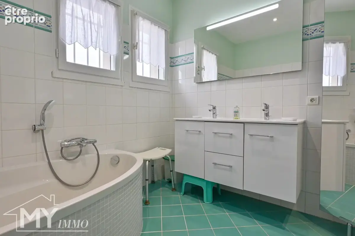 MARMANDE : Villa de standing avec jardin piscine et trois garage. - photo 14