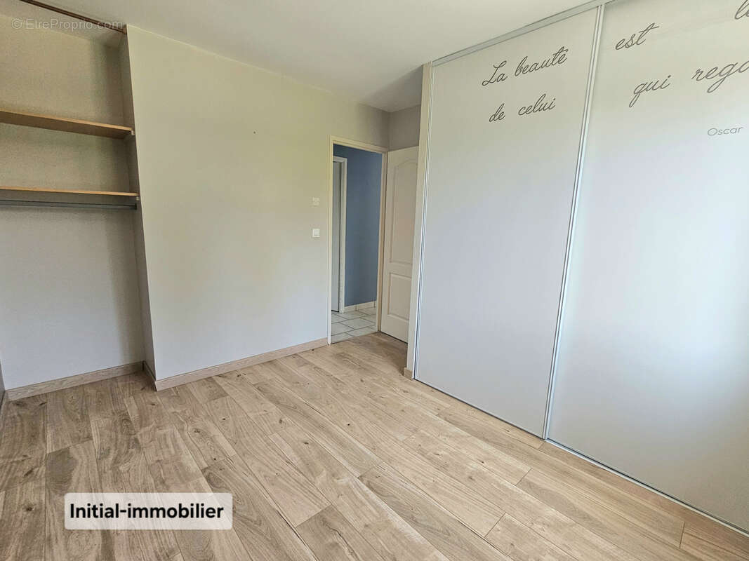 Maison familiale   132 m2   4 chambres   Terrain clos de 1 000 m2 - photo 8
