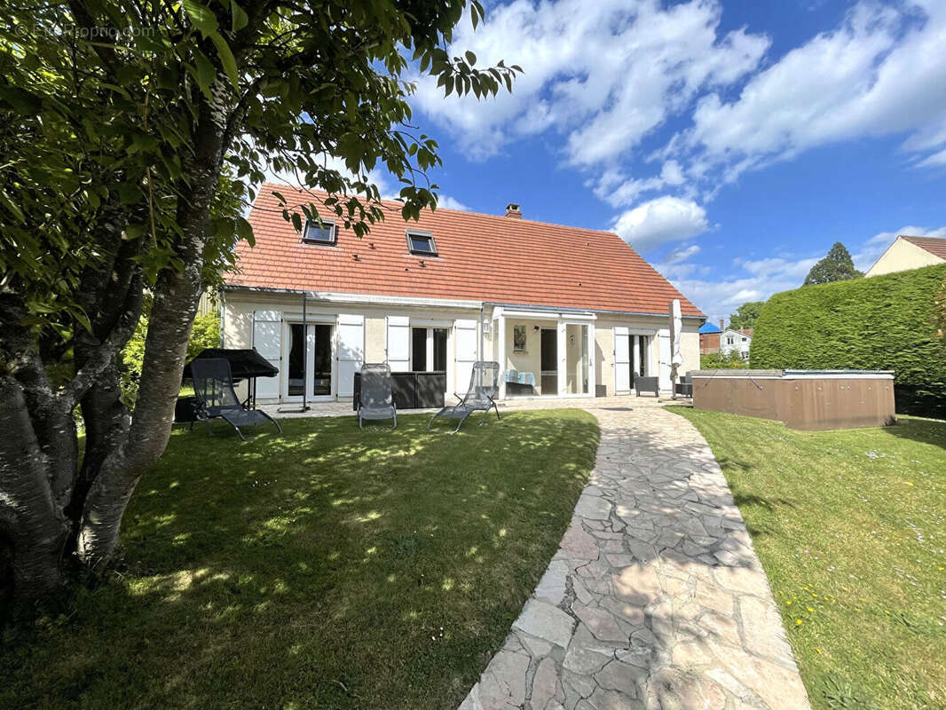 Maison à SAINTE-GENEVIEVE